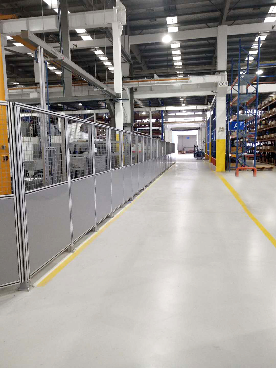 鋁型材設(shè)備防護(hù)圍欄 鋁型材設(shè)備防護(hù)圍欄